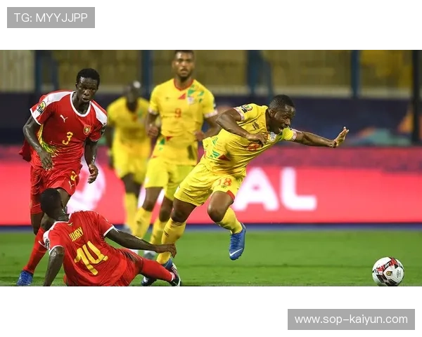 非洲杯F组揭幕战，喀麦隆新任队长姆贝莫肩负进攻重任