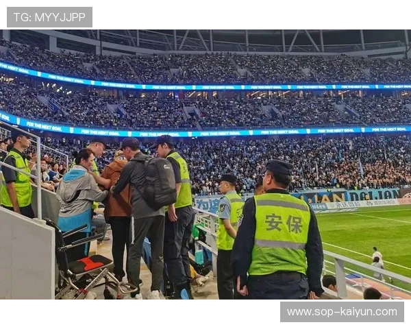 大连梭鱼湾足球场上座率创纪录，魔鬼主场名不虚传